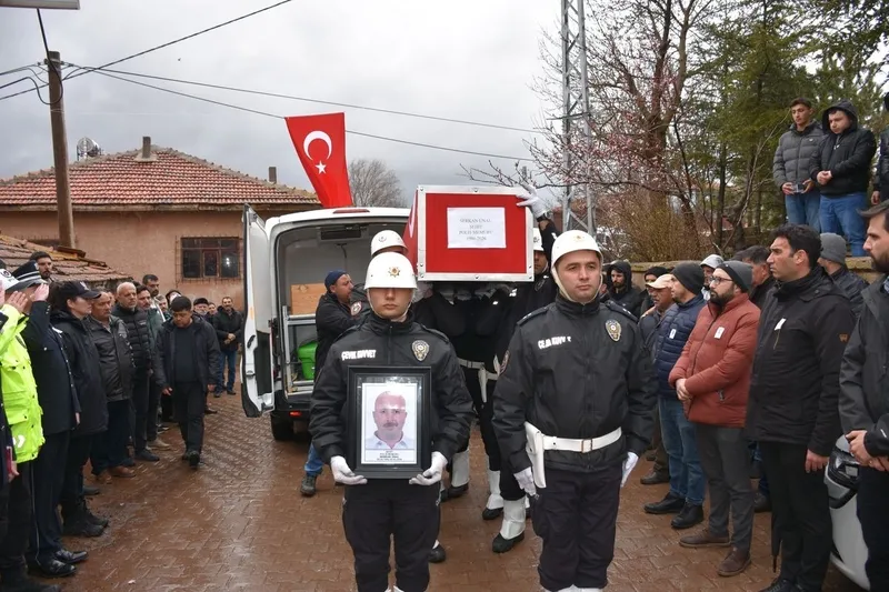 baskan-erdogandan-sehit-serkan-unalin-ailesine-bassagligi-mesaji-1774792818408.jpeg Başkan Erdoğan'dan şehit Serkan Ünal'ın ailesine başsağlığı mesajı-3