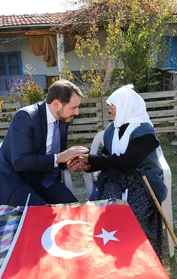 Bakan Albayrak'tan Hesna nineye ziyaret