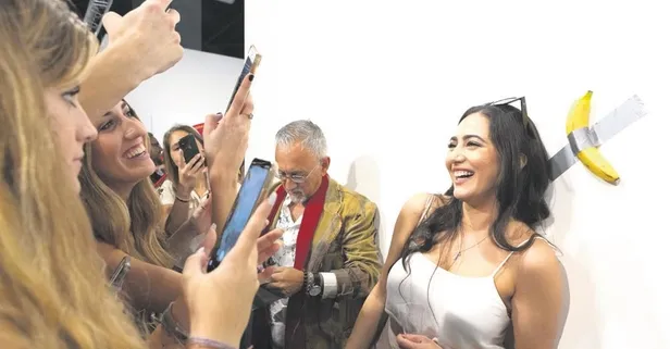 120 bin dolara satılan 'sanat eseri'ndeki muzu yedi!