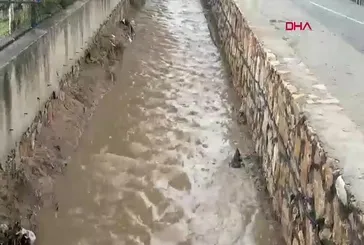 Bodrum'da sağanak: Sokaklar göle döndü