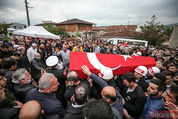 Şehit Teğmen Talha Bahadır, Yalova'da toprağa verildi! Cenaze namazını babası kıldırdı - 4