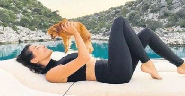 Güzel oyuncu Aybüke Pusa köpeği ’Fondip’ ile poz verdi