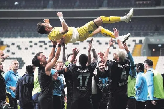 kadikoyde-dev-kapisma-fenerbahce-ile-trabzonspor-kozlarini-paylasacak-1684367344428.jpeg Kadıköy’de dev kapışma: Fenerbahçe ile Trabzonspor kozlarını paylaşacak!-12