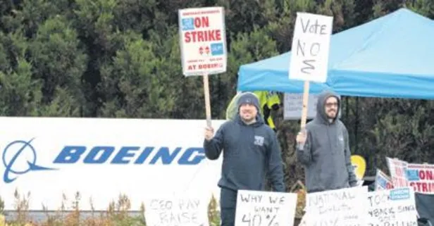 Boeing'in çalışanları yüzde 35'lik zam teklifini reddederek greve devam kararı aldı