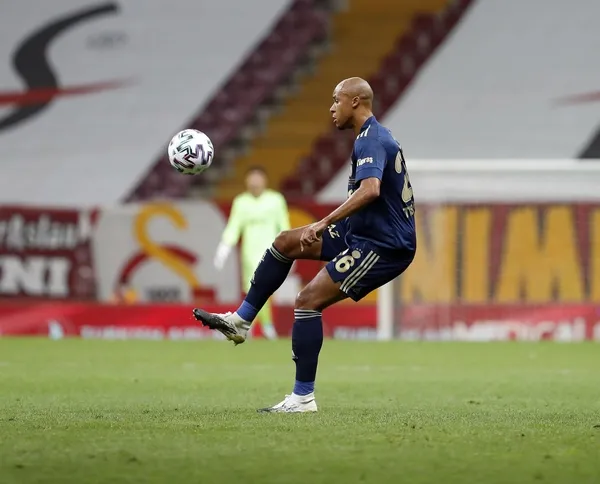 Ne ses var ne görüntü! Derbide Cimbom da Fener de beklentileri karşılayamadı-1
