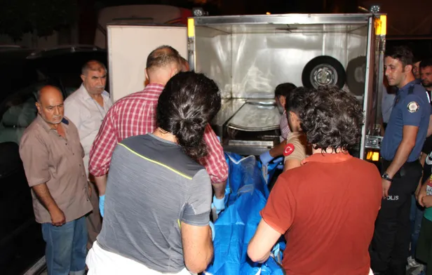 Son dakika haberi... Güngören'de bir kadın kocasını bıçaklayarak öldürdü-3
