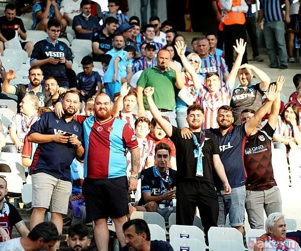 Yeri göğü boyadılar! Trabzonspor tribünleri görsel şölen yaşattı! - 5