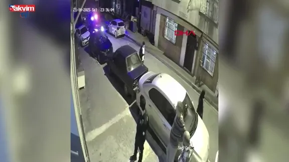 Annesini darbedip odaya kilitlendi polis yakaladı... O anlar kamerada!
