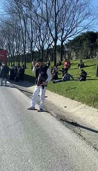 TEM Otoyolu’nda İETT otobüsü arıza yaptı: Vatandaşlar yolda bekledi-3