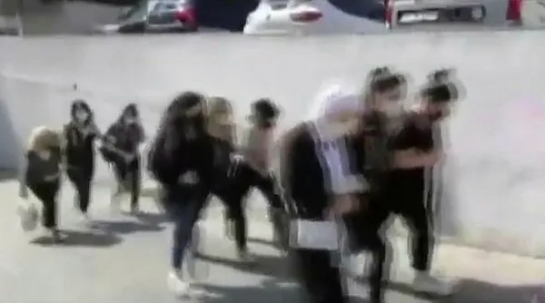 Esenyurt'ta jigololuk vaadiyle dolandırıcılık yapan şüphelilere operasyon-1