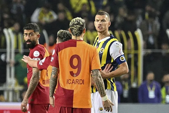 Edin Dzeko'dan maçta kafasını direğe vuran Icardi hakkında çarpıcı açıklama: Bunlar hep ağlıyor-2