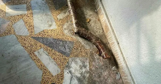 İzmir'de AK Parti irtibat bürosuna sopalı saldırı! 1 kişi gözaltına alındı