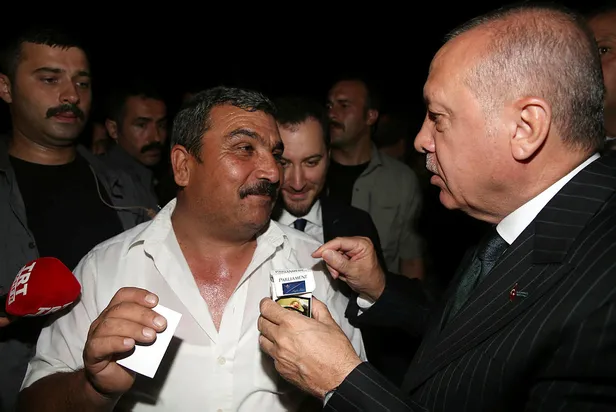 Başkan Erdoğan, canlı yayın sonrası vatandaşlarla bir araya geldi-2