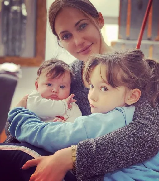 13 yıllık büyük aşk! EDHO'nun yıldızı Ceren Benderlioğlu'ndan Emir Benderlioğlu’yla çekirdek aile paylaşımı! İlk yorum Esra Erol’un kardeşinden... - 89