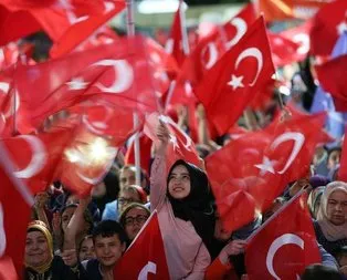 Türkiye demokrasi için nöbette