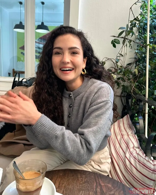 Yargı’nın minik Mercan’ı Eylül Uğuz’un ablası da oyuncu çıktı! Kaan Urgancıoğlu ile Pınar Deniz’in minik partneri meğer... - 16