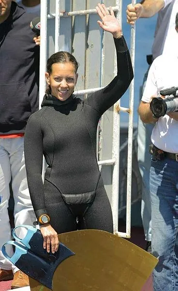 Derinliklerin prensesi! Yasemin Dalkılıç 9 dünya rekoru kırdı....-2