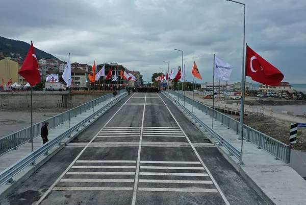 1635417299098.jpg 52 günde yeniden inşa edildi! Kastamonu'daki sel felaketinde yıkılan Çatalzeytin Köprüsü ulaşıma açıldı-3