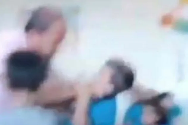Türkiye bu görüntüleri konuşuyor: Gaziantep'te öğretmen öğrencisinin boğazını sıktı! Şırnak'ta okulu basıp öğretmeni dövdüler
