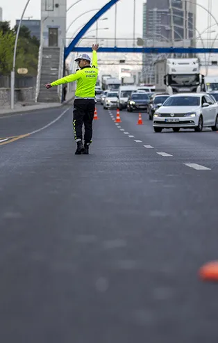 Yola çıkacaklar dikkat! İstanbul'da bazı yollar trafiğe kapatıldı