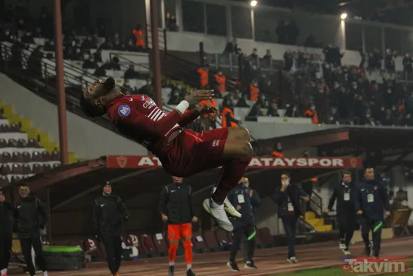 Süper Lig'i sallayan golcü Galatasaray yolunda! İşte Aaron Boupendza için yapılan teklif... - 5