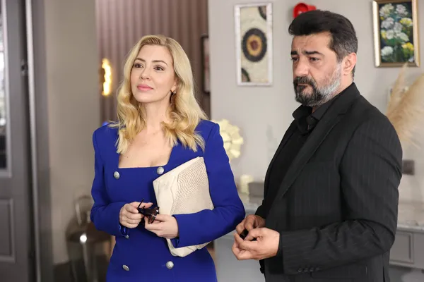 kardeslerim-88-bolumuyle-nefes-kesti-tolga-susenin-kardesini-ittigini-videoyu-gordu-1682846961794.jpg Kardeşlerim 88. bölümüyle nefes kesti! Tolga, Süsen'in kardeşini ittiğini videoyu gördü!-6