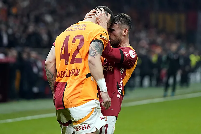 Galatasaray'da tek hedef 3 puan! Okan Buruk'tan Başakşehir karşısında farklı 11 kararı - 7
