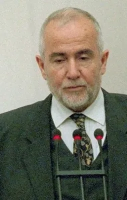 Eski Bakan Cevat Ayhan vefat etti