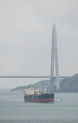 Karadeniz'de roket isabet eden Türk gemisi İstanbul'a geldi