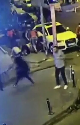 Güngören'de Ultraslan tribün liderlerinden 'İkiz Gökhan'ın öldürüldüğü silahlı saldırı kamerada