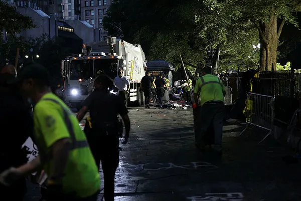 new-yorku-bir-aydir-isgl-eden-protestocular-dagitildi-1595430738843.jpg New York'u bir aydır işgâl eden protestocular dağıtıldı-1