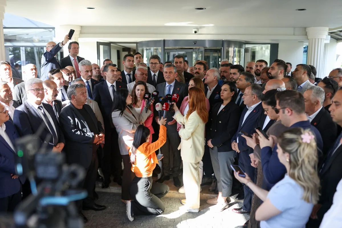 CHP’de tasfiye fırtınası: Özgür Özel’den gerilimi sokağa taşıyan çağrı-3