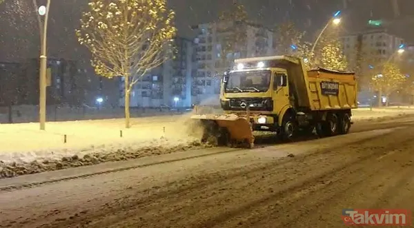Meteoroloji İstanbul'u şimdi de turuncu kod ile uyardı! Kar yağışı devam edecek mi? | 25 Ocak 2022 HAVA DURUMU - 22