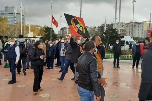 Taksim'de Atatürk'ü anma töreninde CHP'liler şok yaşadı! "Hiçbiriniz Atatürk diyemiyorsunuz"
