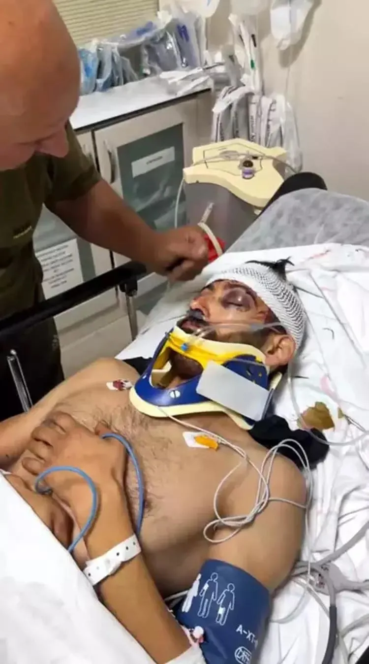 antalyada-komaya-sokan-yumruk-saniye-saniye-kamerada-1728990700903.jpeg Çiçekçi Eşref Yunus Yıldırıcı (Fotoğraf: DHA)