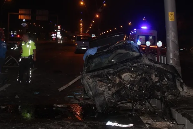 Kayseri'de gece yarısı feci kaza! 2 kişi hurdaya dönen otomobilde can verdi-3