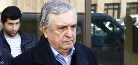 Eski Milli Savunma Bakanı Mehmet Ercan Vuralhan, İstanbul Sirkeci'de bir kafede bıçaklandı. 75 yaşındaki Vuralhan kaldırıldığı hastanede hayatını kaybetti