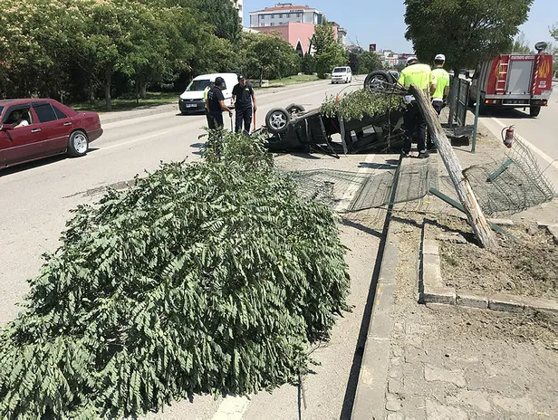 1626606621472.jpg Karabük'te korkunç kaza! İki otomobil çarpıştı: 4 yaralı-3