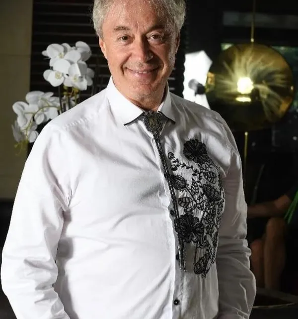 son-dakika-i-gunlerdir-yogun-bakimdaydi-tyatrocu-yazar-ve-sunucu-metin-uca-hayatini-kaybetti-1700176076608.jpeg SON DAKİKA I Metin Uca hayatını kaybetti-3