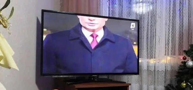 rusyada-kaskad-tv-vladimir-putinin-kafasini-kesik-olarak-yayina-verdi-1609709408966.jpeg Rusya'da Kaskad TV Vladimir Putin'in kafasını 'kesik' olarak yayına verdi!-2