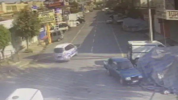 basaksehirde-2-cirak-tamir-icin-birakilan-polis-araciyla-sanayiyi-birbirine-katti-1622703273309.jpg Başakşehir'de 2 çırak tamir için bırakılan polis aracıyla sanayiyi birbirine kattı-2