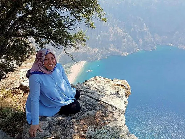 hamile-esi-semra-aysali-ucurumdan-iterek-oldurdugu-iddia-edilen-sanik-hakan-aysal-agirlastirilmis-muebbet-ceza-1644926323556.jpg Hamile eşi Semra Aysal'ı uçurumdan iterek öldürdüğü iddia edilen sanık Hakan Aysal ağırlaştırılmış müebbet cezasına mahkum edildi-2