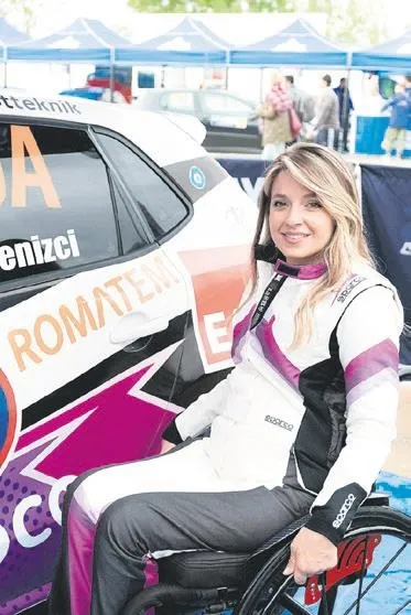 Yıllarca kanserle savaşan Buğlem Yılmaz hastane odasında 50'ye yakın tablo yaptı!-2