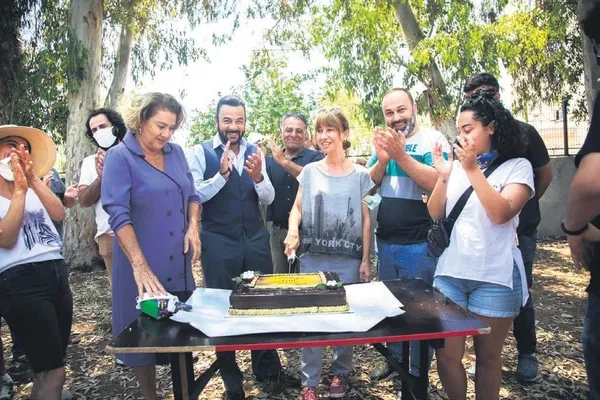 'Bir Zamanlar Çukurova' 100. bölümü için sette iki ayrı pastalı kutlama yaptı-1