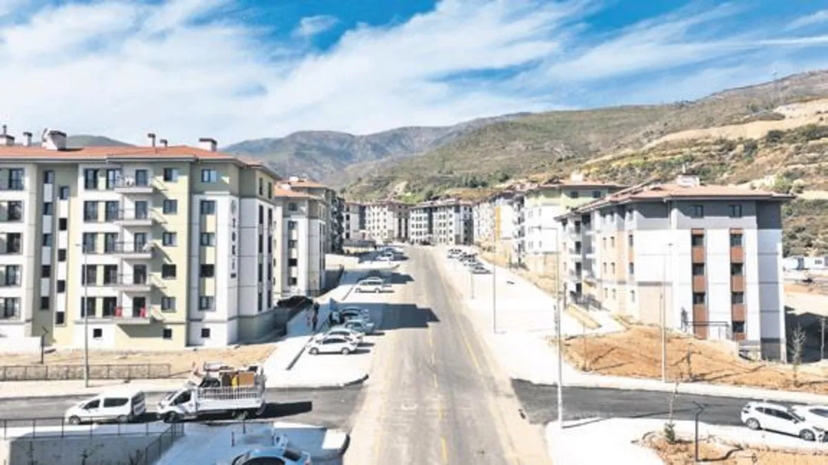 Gülderen'de 2.681 afet konutu tamam!