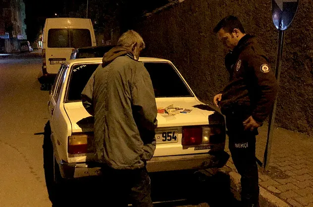 Adana'da ilginç olay! Bekçilere 'boyacıyım' dedi bakın ne çıktı!