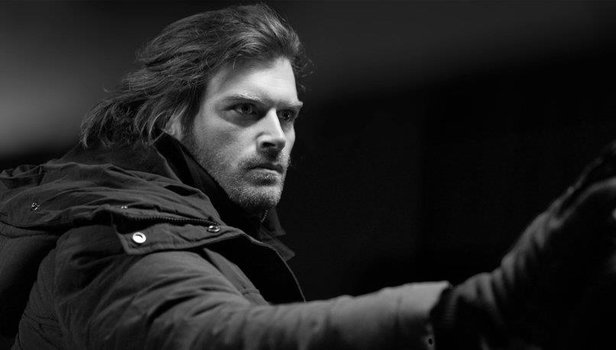 Kıvanç Tatlıtuğ'a yurt dışından kanca! 'Into The Night'ın ikinci sezonuna Kıvanç damgası