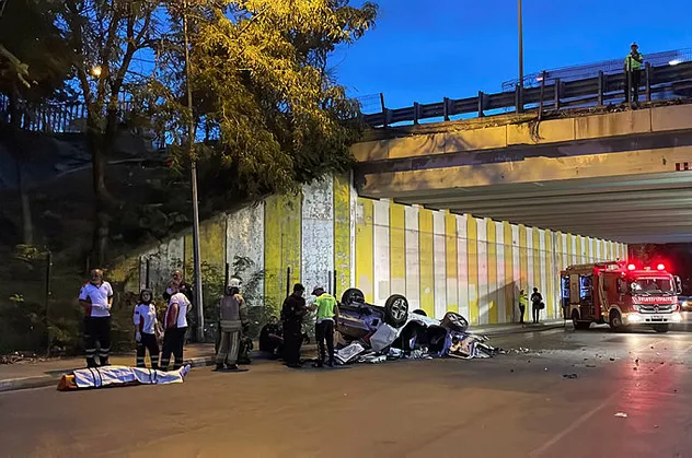 TEM Otoyolu'nda köprüden uçtu! Ümraniye'de korkunç kaza