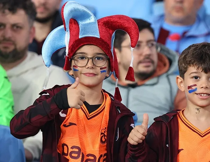 Taraftar maça büyük ilgi gösterdi