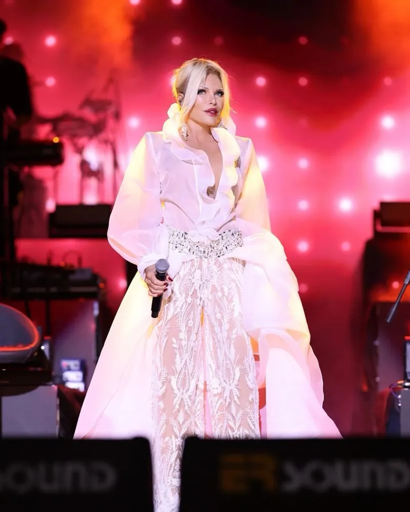 ajda-pekkanin-isiltili-ceketinin-fiyati-ortaya-cikti-normal-degil-1776156795337.jpg Ajda Pekkan'ın ışıltılı ceketinin fiyatı ortaya çıktı: “Normal değil”-5